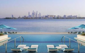 Stedentrip Dubai, hotel met overloopzwembad
