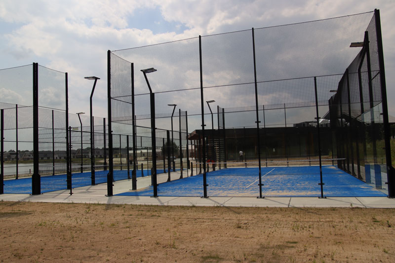 Padelbanen op het park